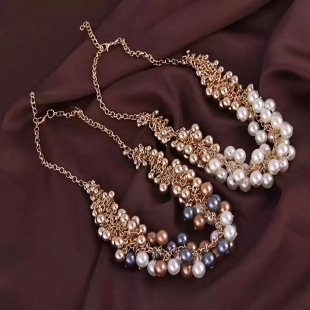 Classy pearl necklace